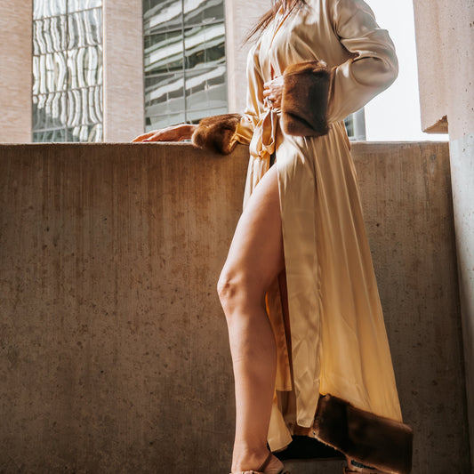 CINQUE Gold Silk Robe with Genuine Detachable Fur Trim – Size M
Luxury Redefined in Every Detail